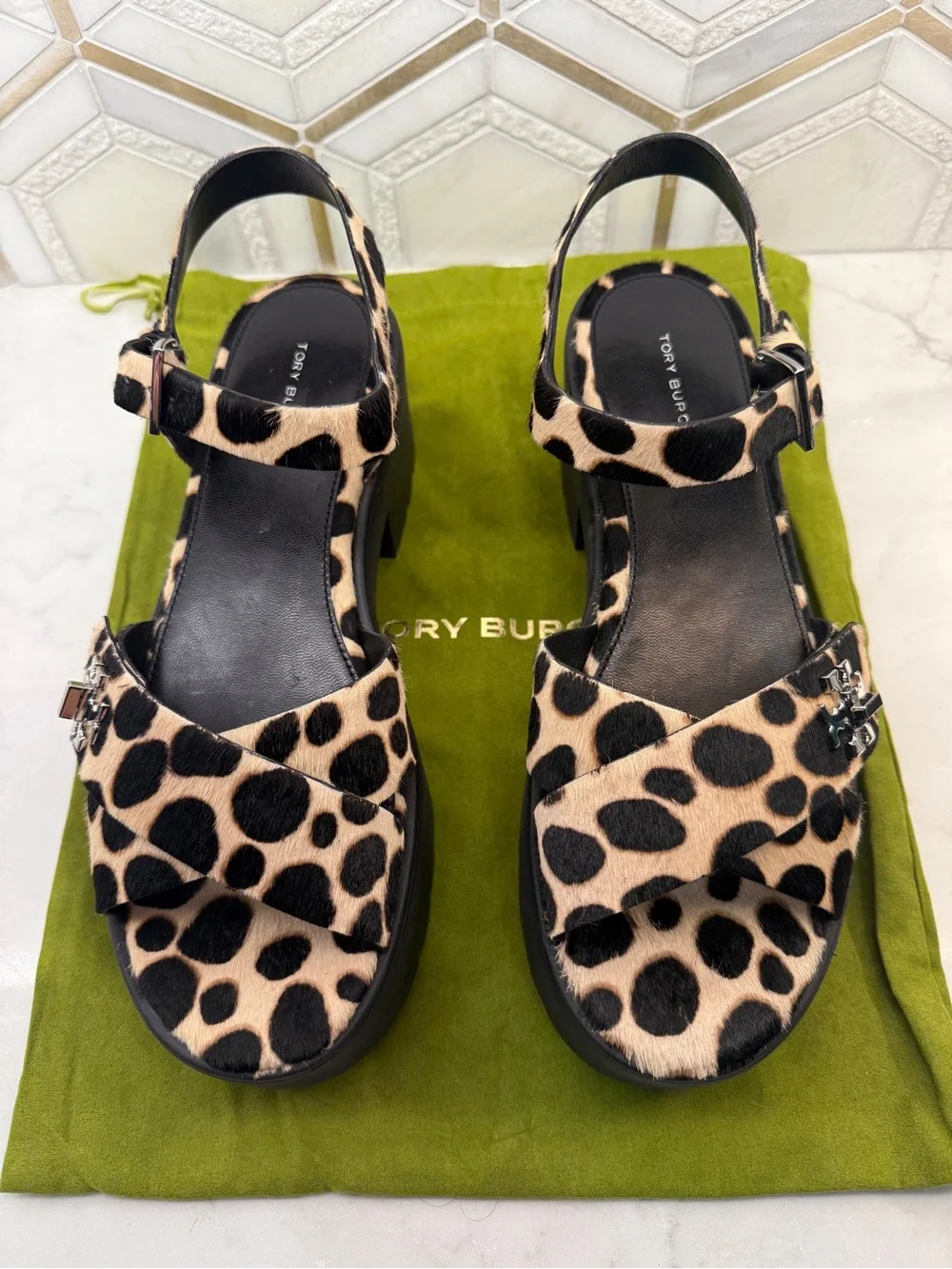 NWOB Tory Burch Turnlock Calf Hair Lug Heel Platform Sandals Size 10 Leopard